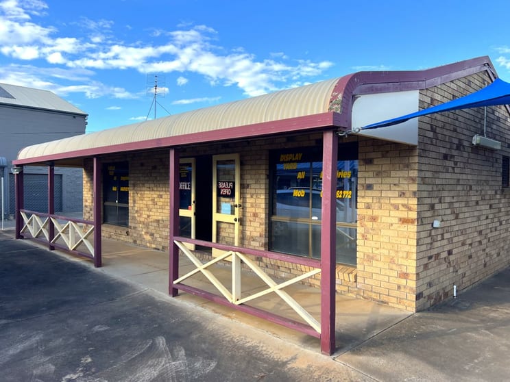 Click to view all images 104 Kingaroy Street Kingaroy QLD 4610 - Image 2