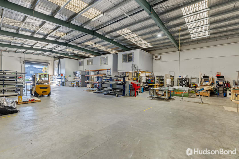 Click to view all images 21 Mohr Street Tullamarine VIC 3043 - Image 2