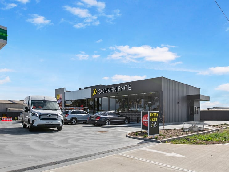 Click to view all images 483 Waterloo Corner Road Burton SA 5110 - Image 3