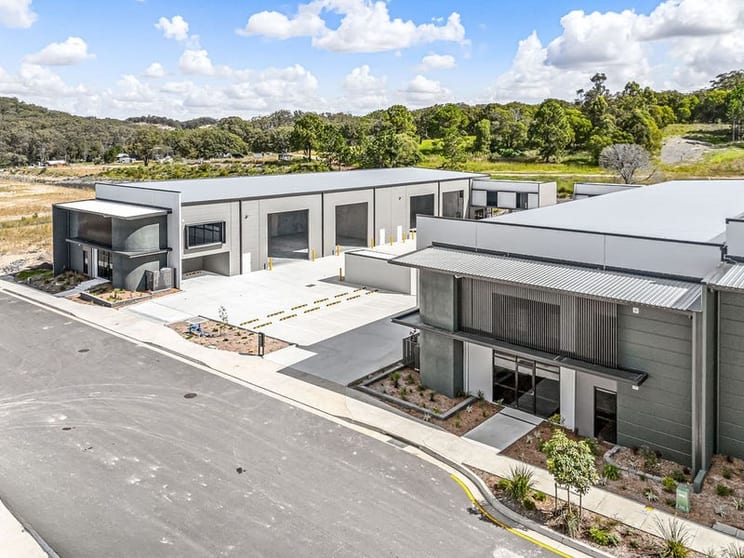 Click to view all images Unit 3/113 Jardine Drive Redland Bay QLD 4165 - Image 1