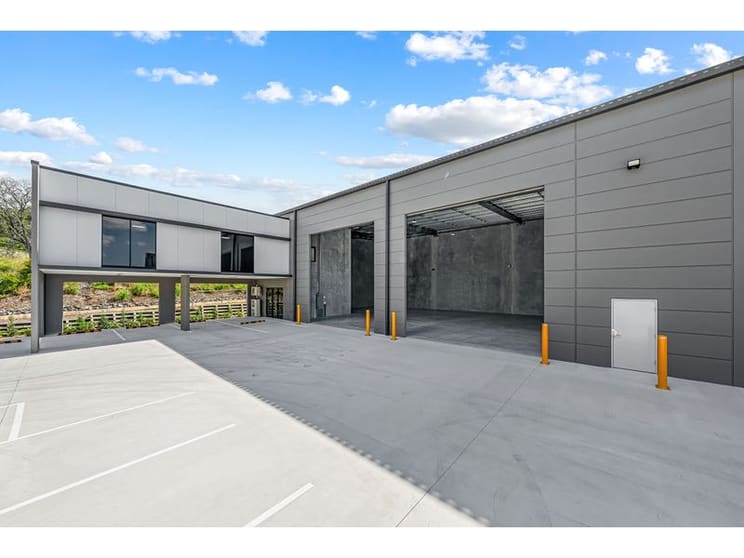 Click to view all images Unit 3/113 Jardine Drive Redland Bay QLD 4165 - Image 3