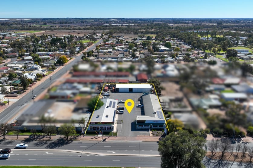 Click to view all images 230 Renmark Avenue Renmark SA 5341 - Image 1