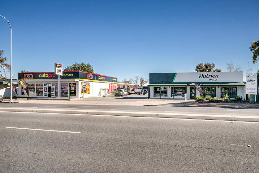 Click to view all images 230 Renmark Avenue Renmark SA 5341 - Image 2