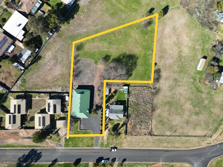 Click to view all images 3A Charles Street Wellington NSW 2820 - Image 3