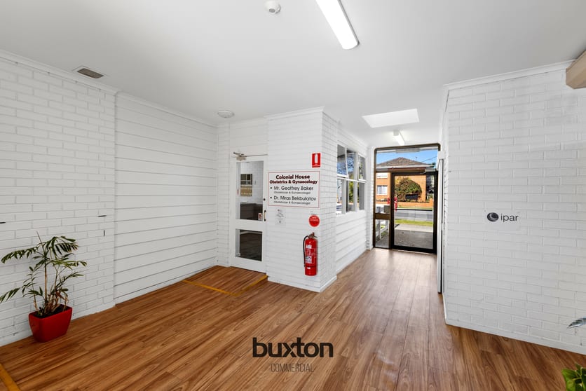 Click to view all images 2/65-67 Beach Street Frankston VIC 3199 - Image 3