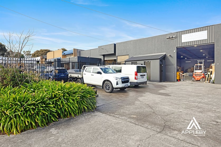 Click to view all images 2/11 Macro Court Rowville VIC 3178 - Image 2