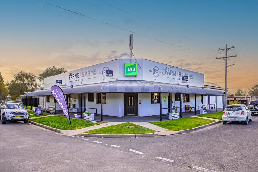 Click to view all images 58-60 Hennessy Street Tocumwal NSW 2714 - Image 1