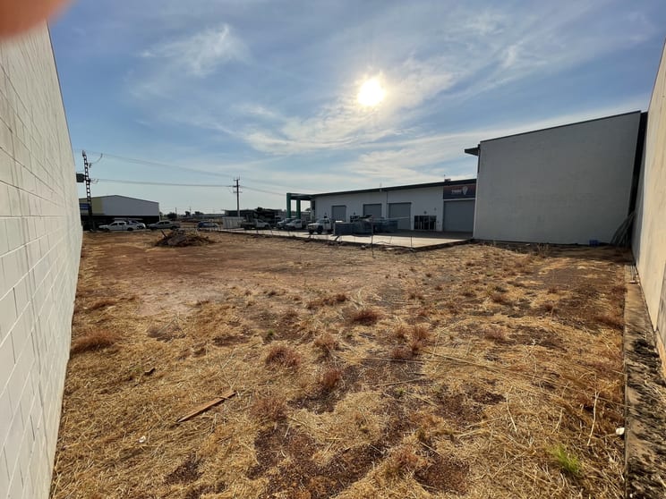 Click to view all images 19 Miles Road Berrimah NT 0828 - Image 2