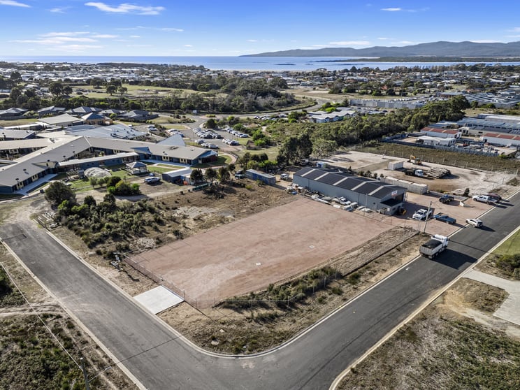 Click to view all images 44 Burgess Drive Shearwater TAS 7307 - Image 2
