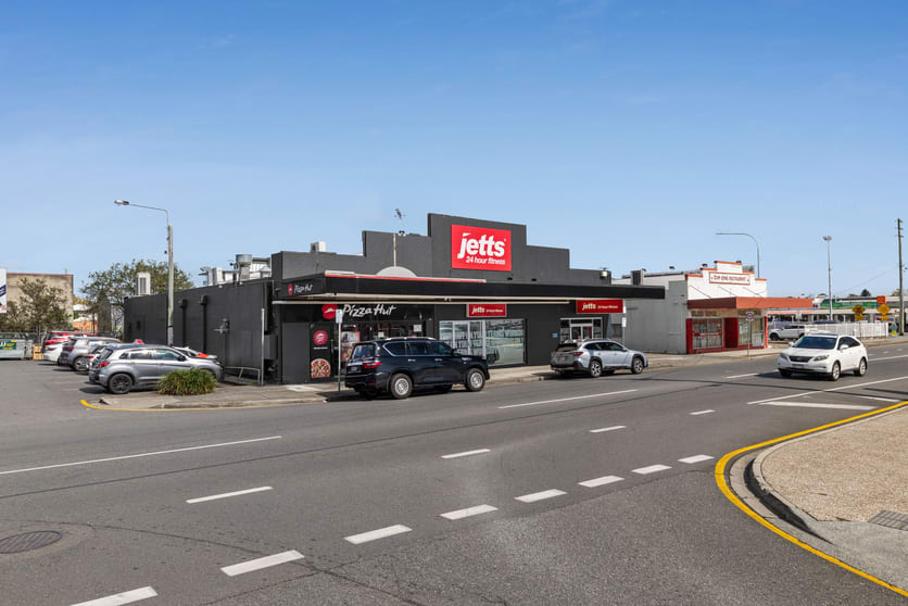 Click to view all images 100 Tingal Road Wynnum QLD 4178 - Image 2