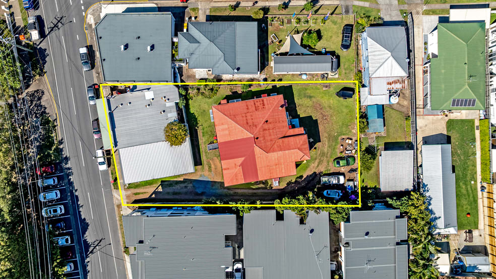 Click to view all images 17 Fox Street Wynnum QLD 4178 - Image 2