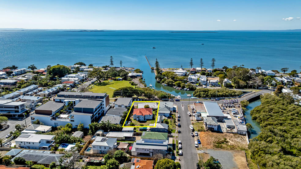 Click to view all images 17 Fox Street Wynnum QLD 4178 - Image 3