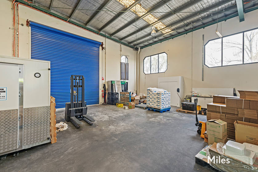 Click to view all images 14 Pelmet Crescent Thomastown VIC 3074 - Image 2