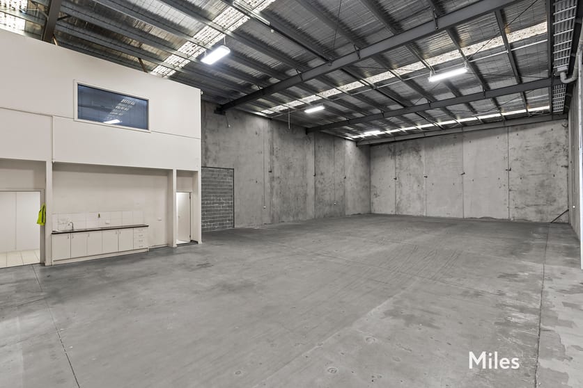 Click to view all images 2 Quinn Street Preston VIC 3072 - Image 3