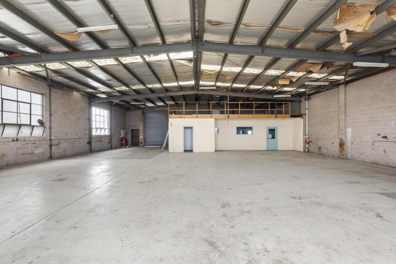 Click to view all images 8 Horscroft Place Moorabbin VIC 3189 - Image 3
