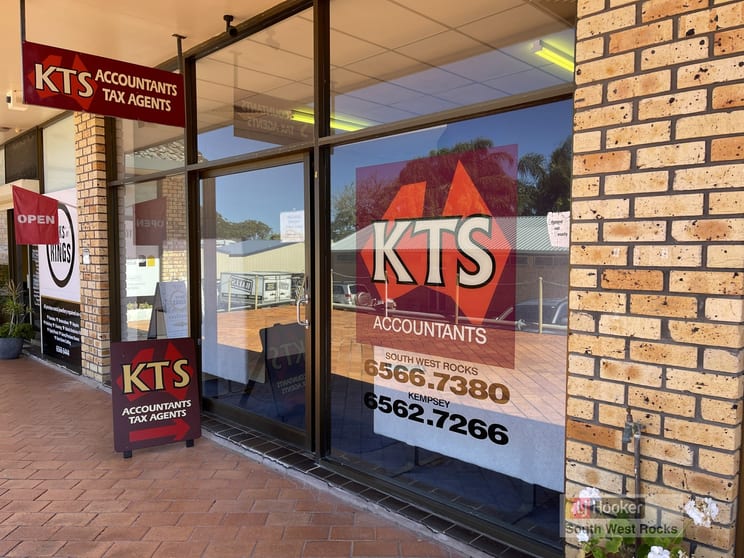 4/7 Paragon Avenue South West Rocks NSW 2431 - Image 2