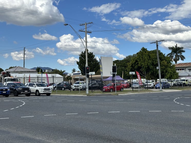 Click to view all images 37 Albert Street Rockhampton City QLD 4700 - Image 1