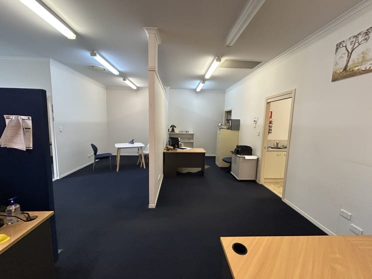 2/62 Main Street Pialba QLD 4655 - Image 2