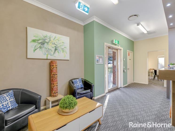 Click to view all images 265 Durham Street Bathurst NSW 2795 - Image 2