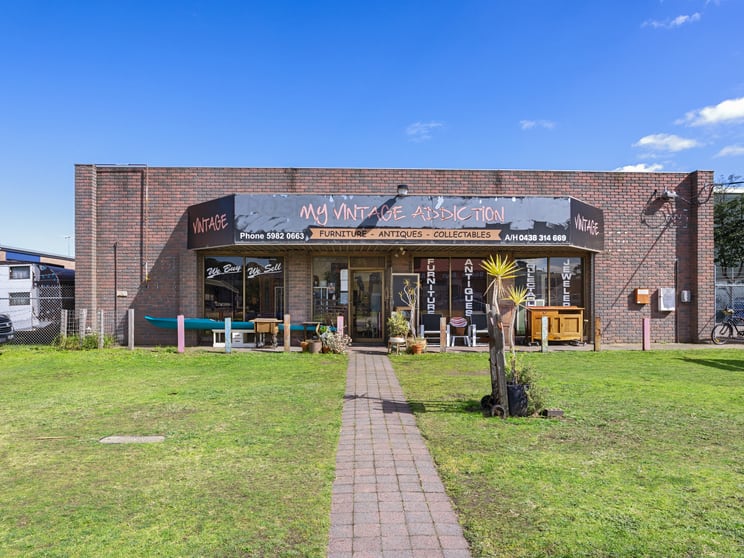 Click to view all images 1/2 Newington Avenue Rosebud VIC 3939 - Image 1