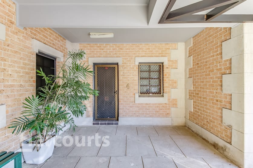 Click to view all images 4/67 Jacaranda Avenue Bradbury NSW 2560 - Image 1