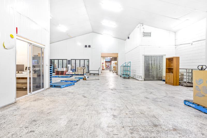 Click to view all images Whole of the property/206 West Street Allenstown QLD 4700 - Image 2