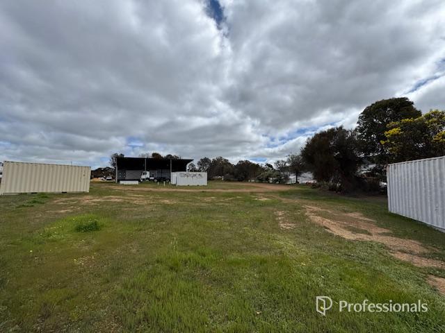 Click to view all images 40 Stewart Road Narrogin WA 6312 - Image 2