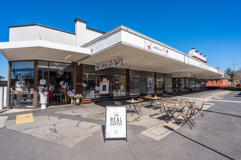 Click to view all images 560 Olive Street Albury NSW 2640 - Image 2
