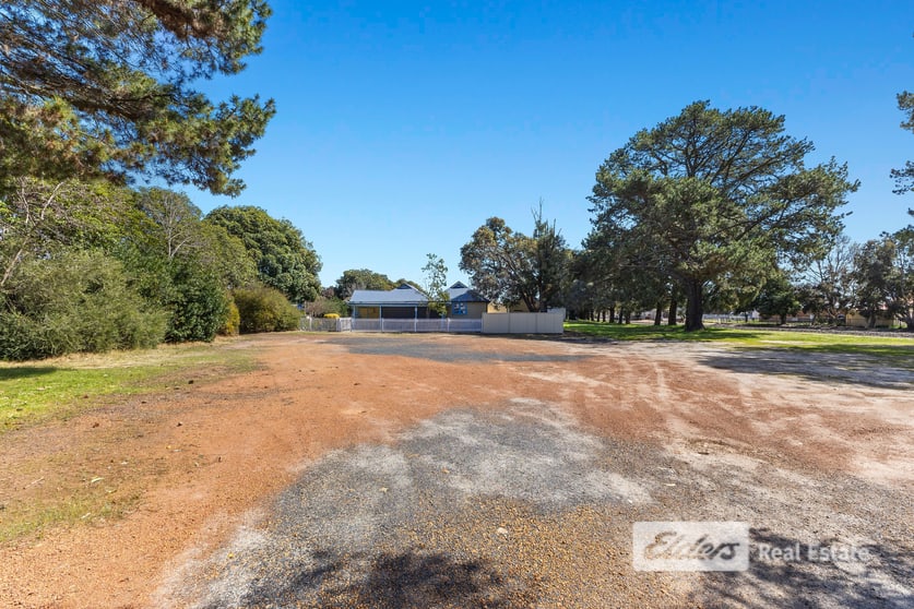 Click to view all images 74 Throssell Street Collie WA 6225 - Image 3