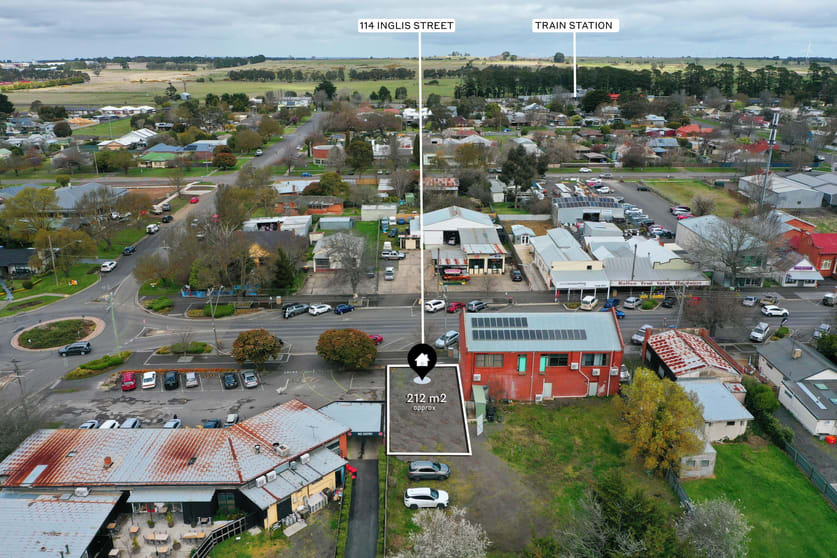 Click to view all images 114 Inglis Street Ballan VIC 3342 - Image 3