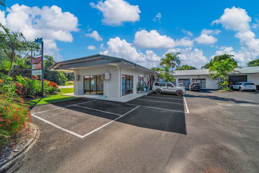 Click to view all images 1/2-4 Stephens Street Mission Beach QLD 4852 - Image 2