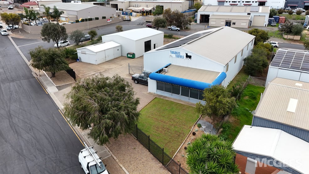 Click to view all images 8 Somerset Circuit Lonsdale SA 5160 - Image 2