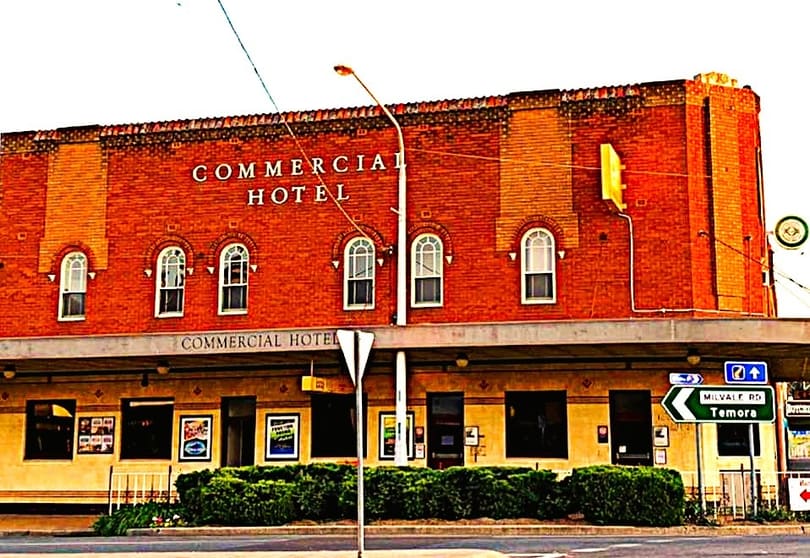 Click to view all images 167 Boorowa Street Young NSW 2594 - Image 2