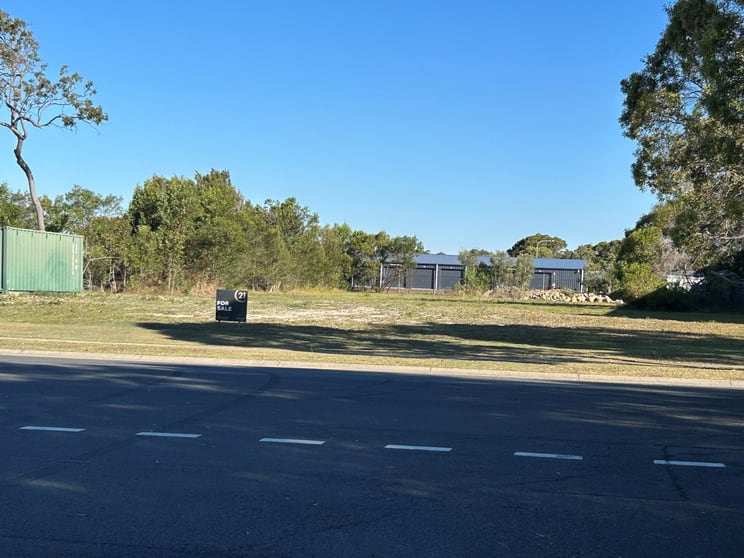 22 Southern Cross Circuit Urangan QLD 4655 - Image 2