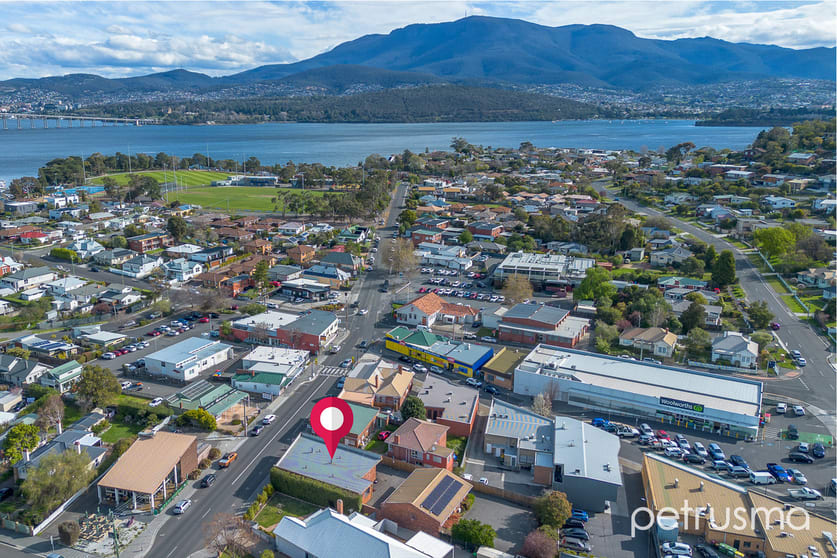Click to view all images 44 Lincoln Street Lindisfarne TAS 7015 - Image 1