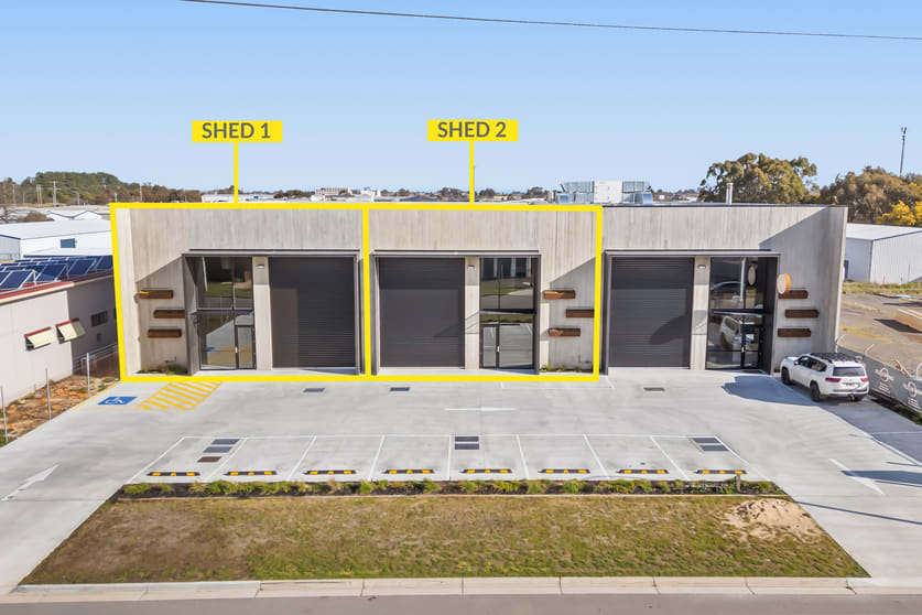 Click to view all images 1&2/5 Anchor Drive Wendouree VIC 3355 - Image 1