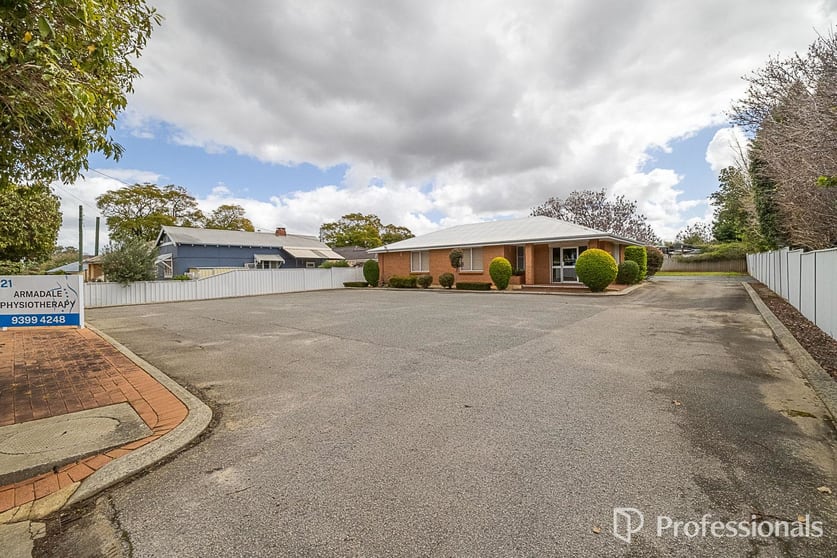 Click to view all images 21 Forrest Road Armadale WA 6112 - Image 3
