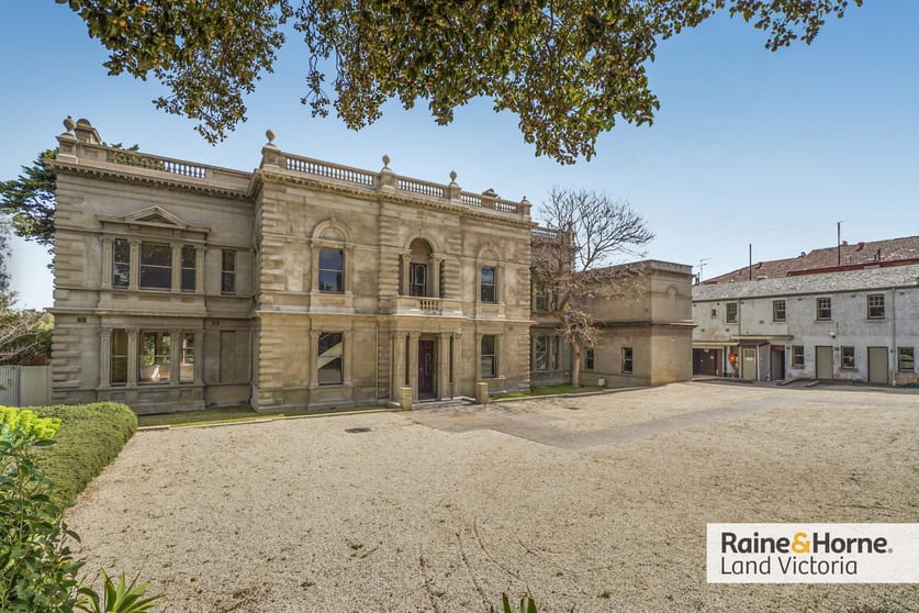 Click to view all images 51 Grey Street St Kilda VIC 3182 - Image 3
