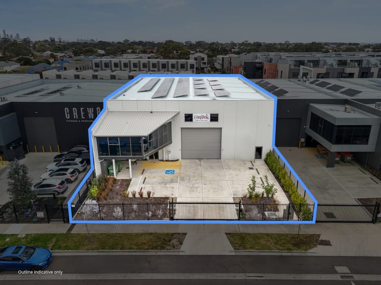 Click to view all images 18 Robbins Circuit Williamstown North VIC 3016 - Image 2