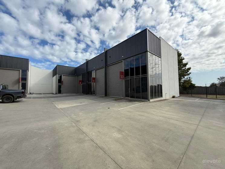 Click to view all images 9/4-6 Malibu Circuit Carrum Downs VIC 3201 - Image 3