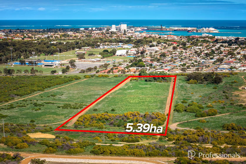 Click to view all images 109 Bradford Street Wonthella WA 6530 - Image 1