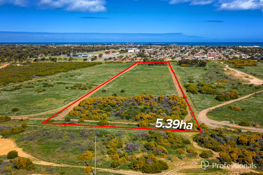 Click to view all images 109 Bradford Street Wonthella WA 6530 - Image 2