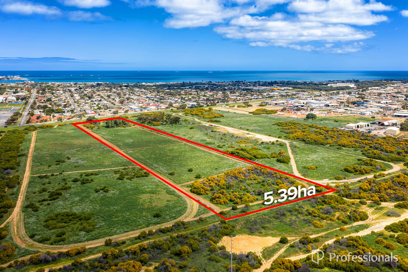 Click to view all images 109 Bradford Street Wonthella WA 6530 - Image 3