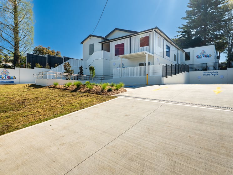 Click to view all images 10 Springwood Avenue Springwood NSW 2777 - Image 1