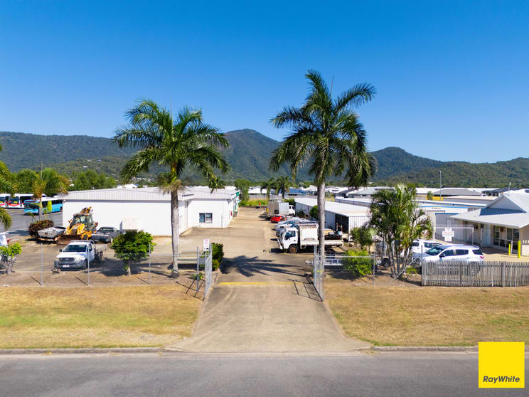 Click to view all images 8/5-7 Mac Peak Crescent Smithfield QLD 4878 - Image 2