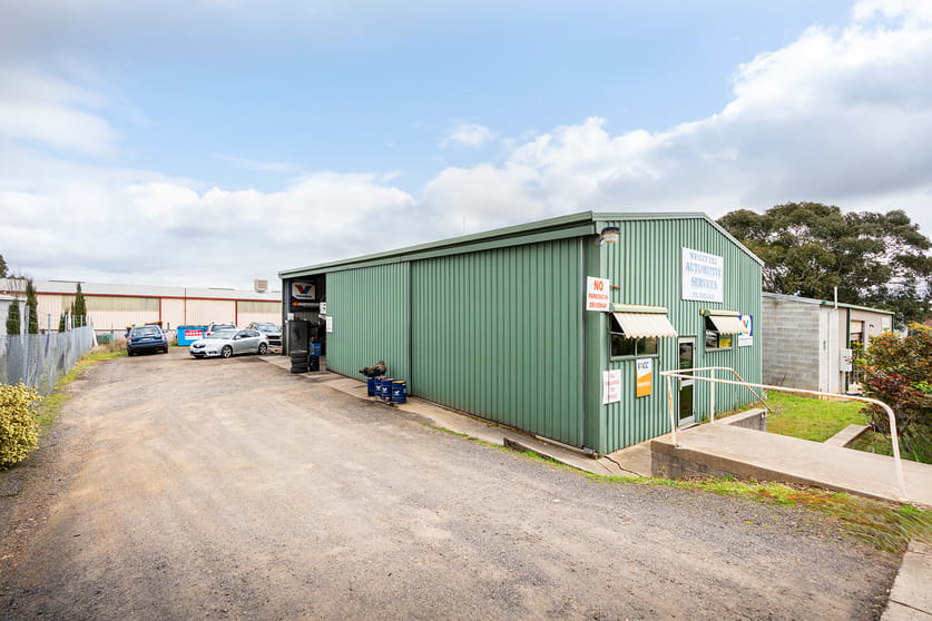 Click to view all images 12 Hitchcock Street Castlemaine VIC 3450 - Image 2