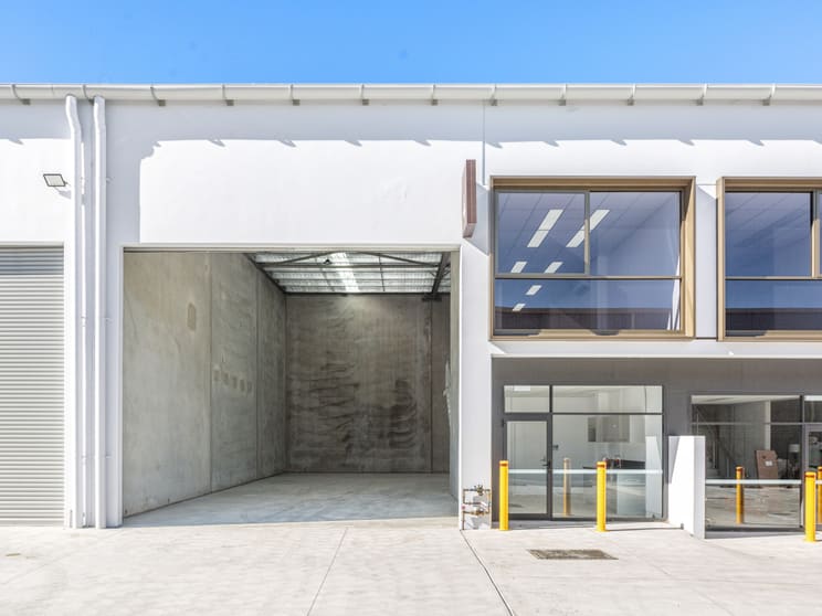 Click to view all images 4/40-42 Pavesi Street Smithfield NSW 2164 - Image 1