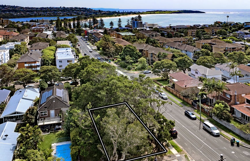Click to view all images 66 Griffin Road North Curl Curl NSW 2099 - Image 3