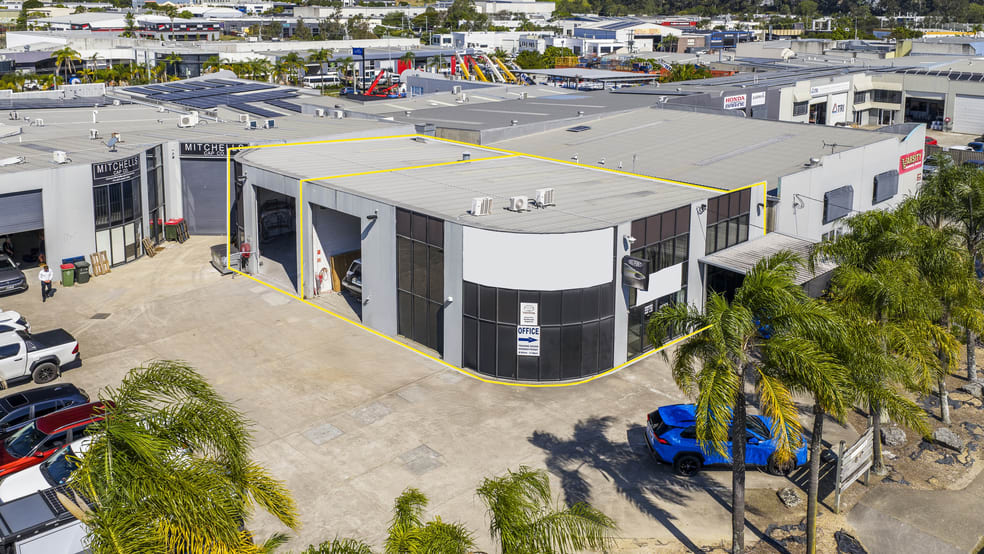 Click to view all images 2/24 Taree Street Burleigh Heads QLD 4220 - Image 1