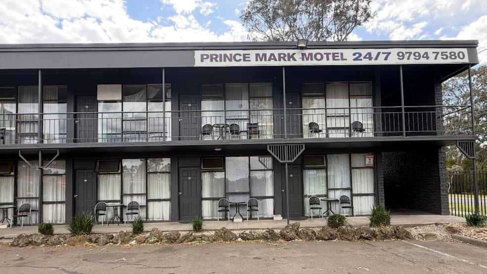 Click to view all images 4 Power Road Doveton VIC 3177 - Image 1